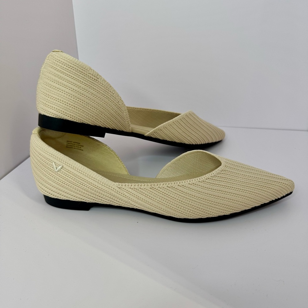 Vivaia Women's Cream Pointed D'Orsay Flats